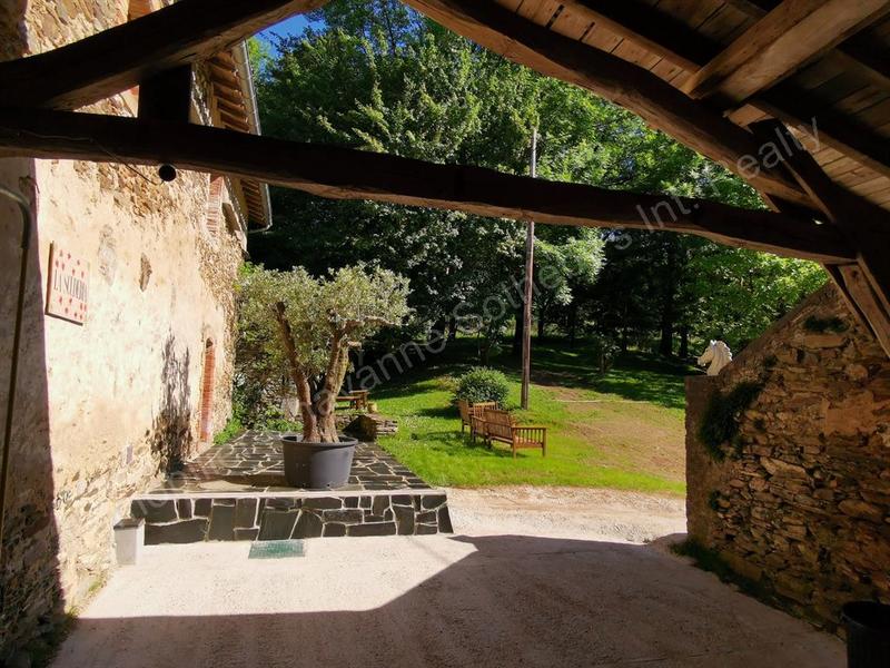 Maison - 360 m² - 8 pièces