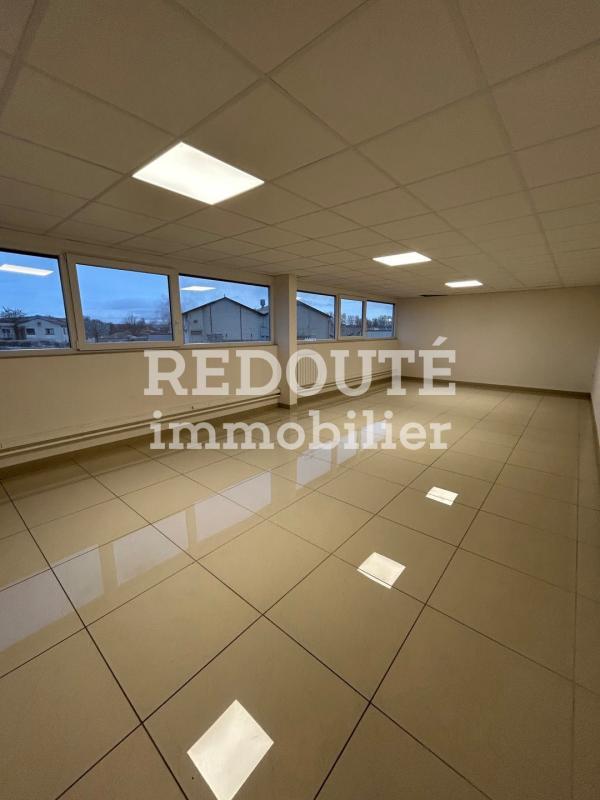 Entrepôt - 1 300 m² - 6 pièces