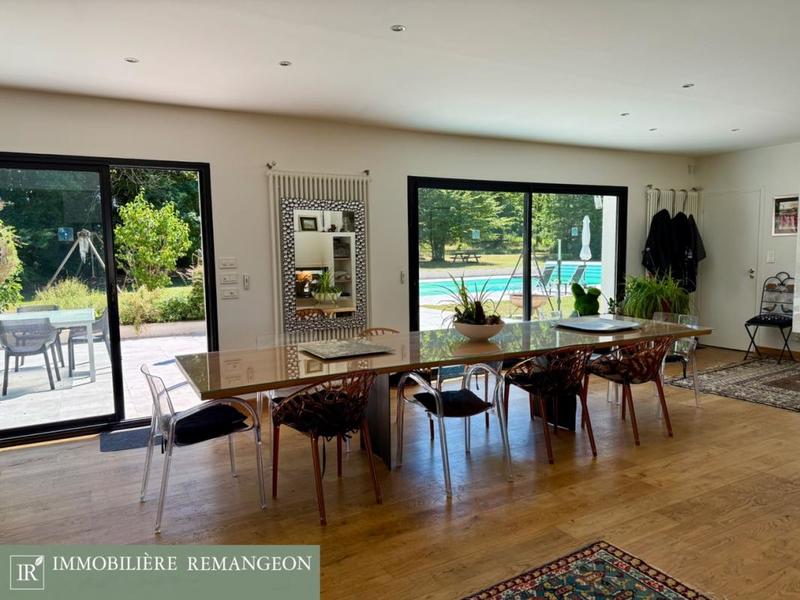 Propriété - 349 m² - 7 pièces