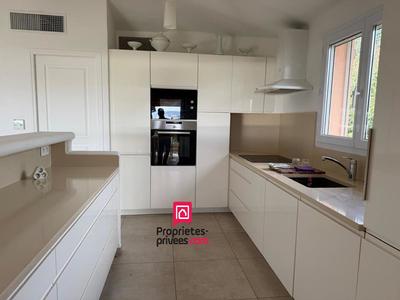 Demeure - 143 m² - 5 pièces