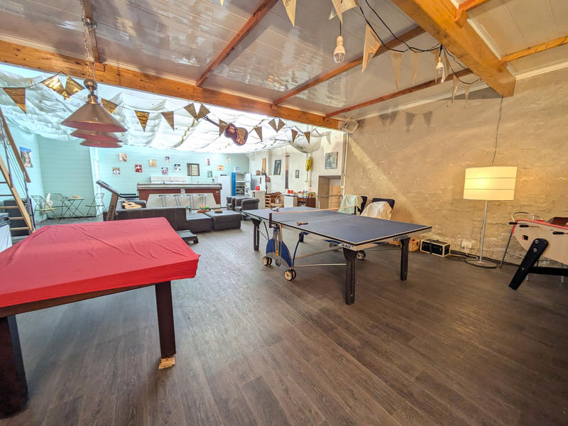 Maison - 307 m² - 16 pièces