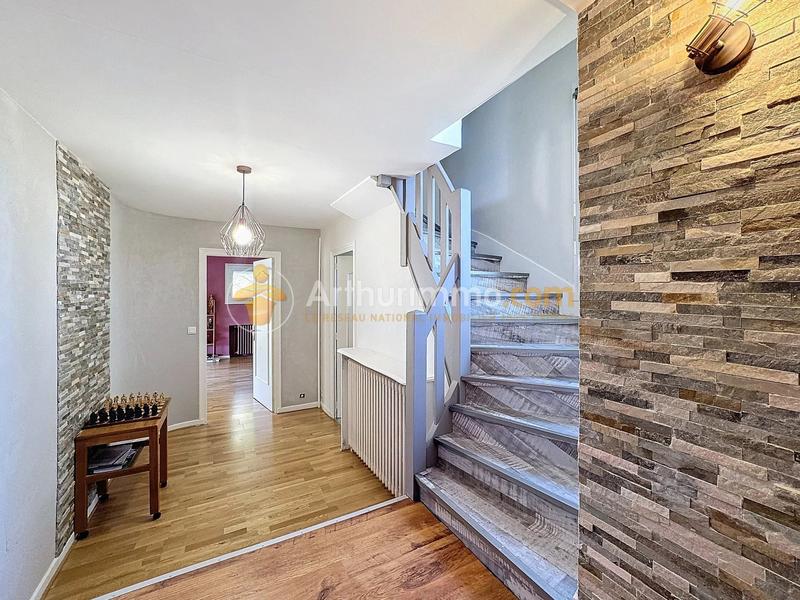 Maison - 285 m² - 8 pièces