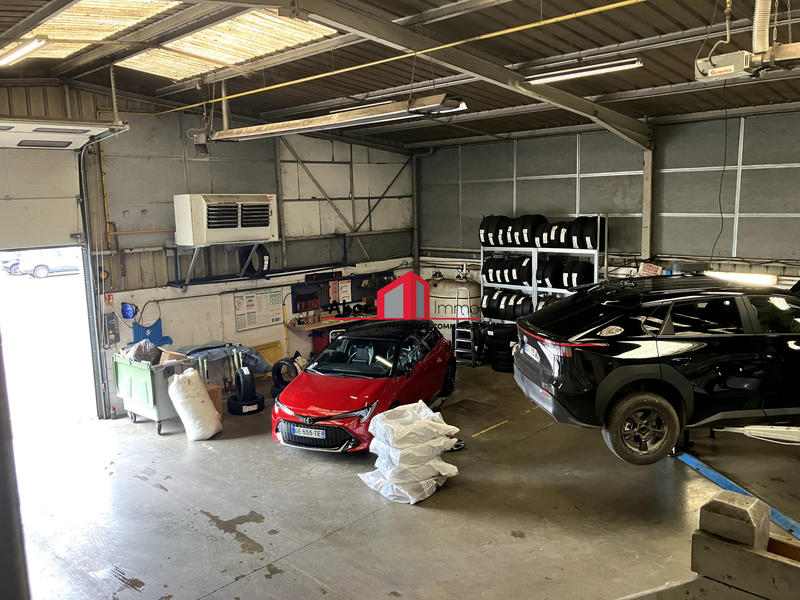 Local commercial - 750 m² - 4 pièces