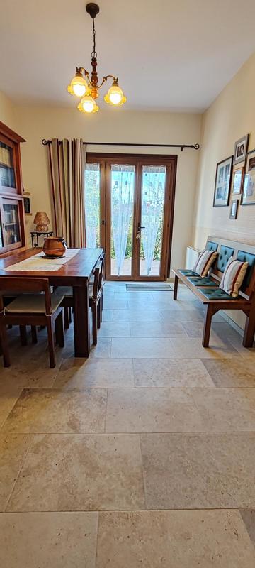 Maison - 220 m² - 6 pièces