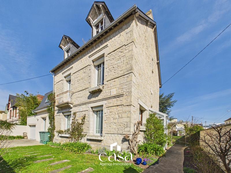 Maison - 160 m² - 8 pièces