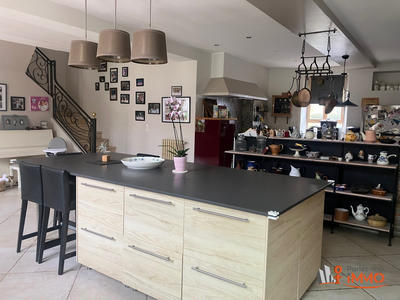 Maison - 301 m² - 8 pièces