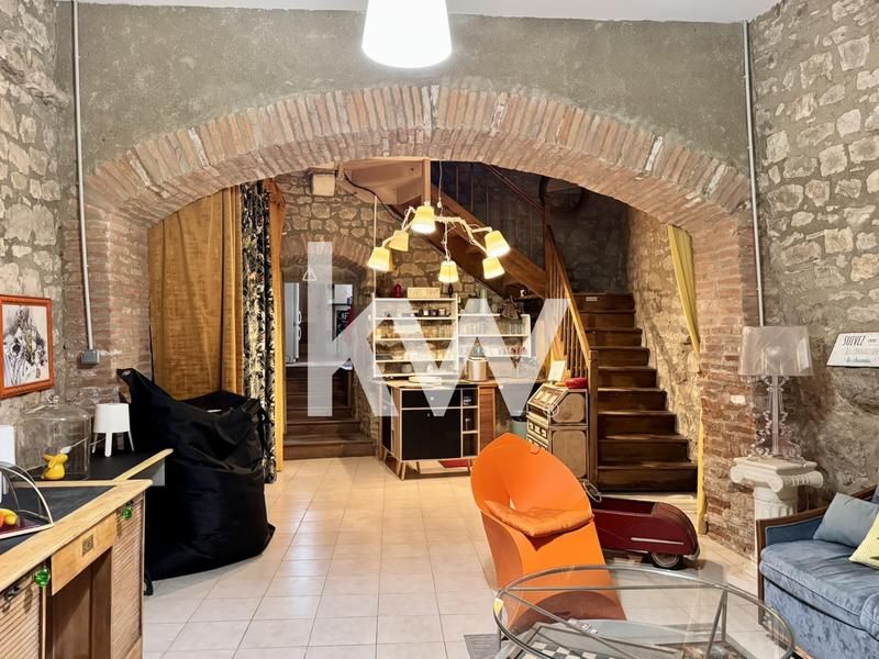 Maison - 205 m² - 6 pièces