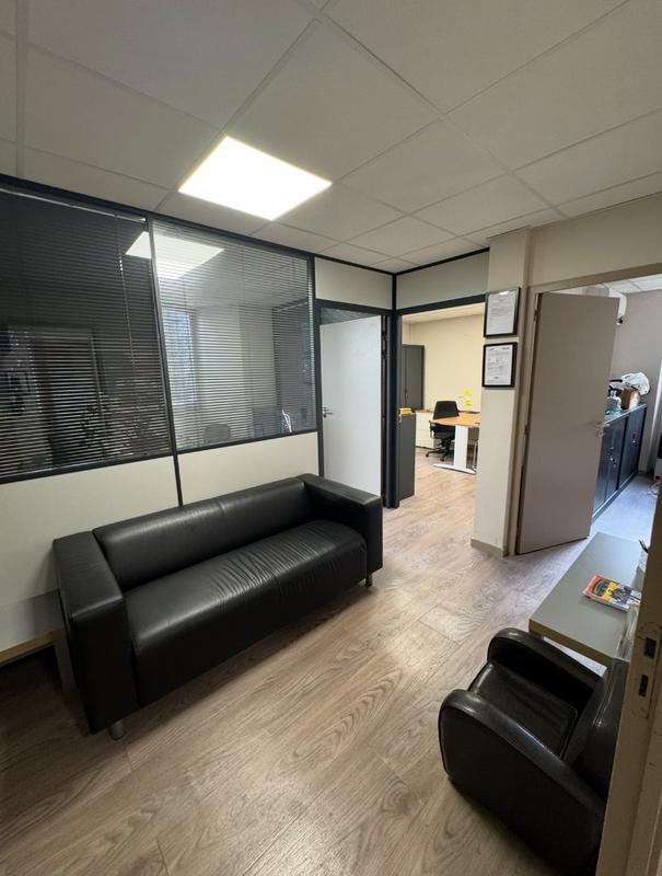 Bureau - 45 m² - 4 pièces