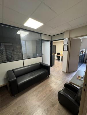 Bureau - 45 m² - 4 pièces