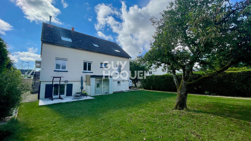 Maison - 234 m² - 10 pièces