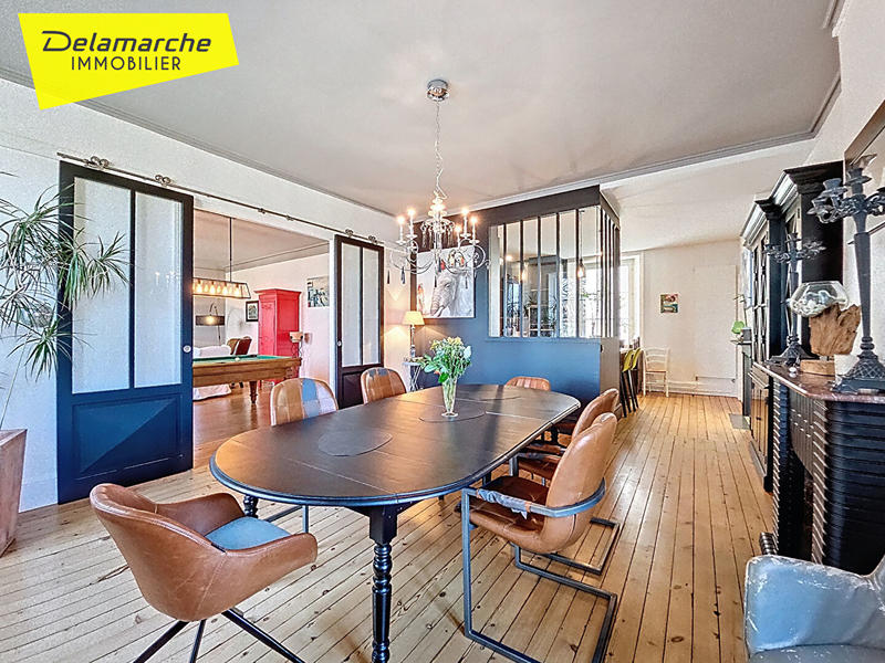 Maison - 325 m² - 11 pièces