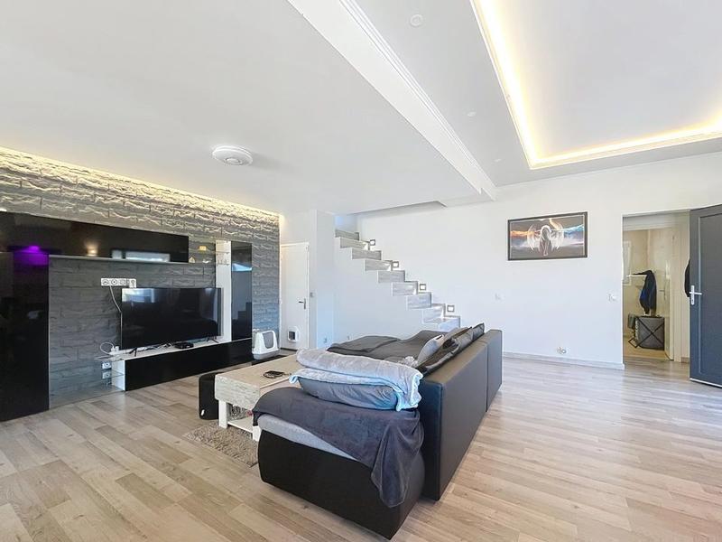 Villa - 216 m² - 7 pièces