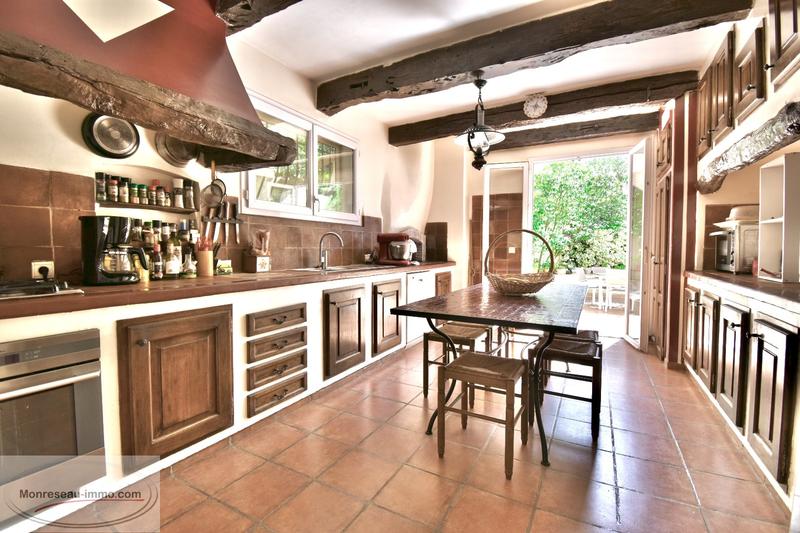 Maison - 260 m² - 7 pièces