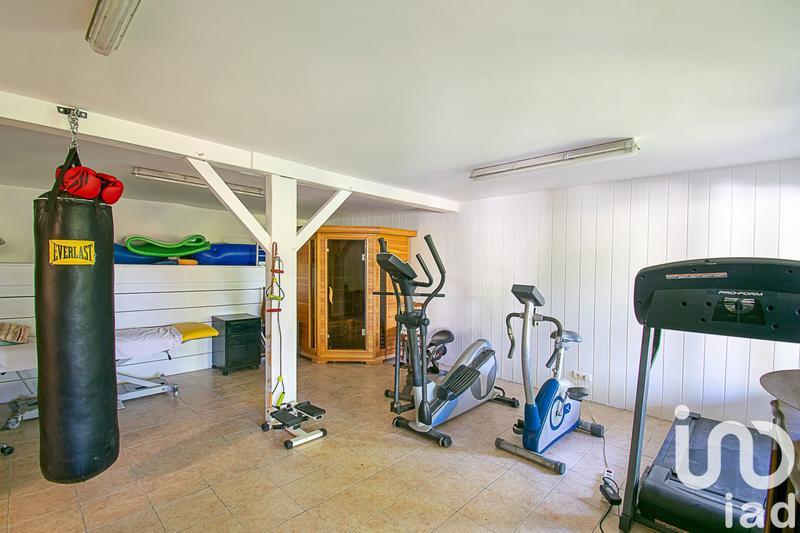 Maison - 233 m² - 10 pièces