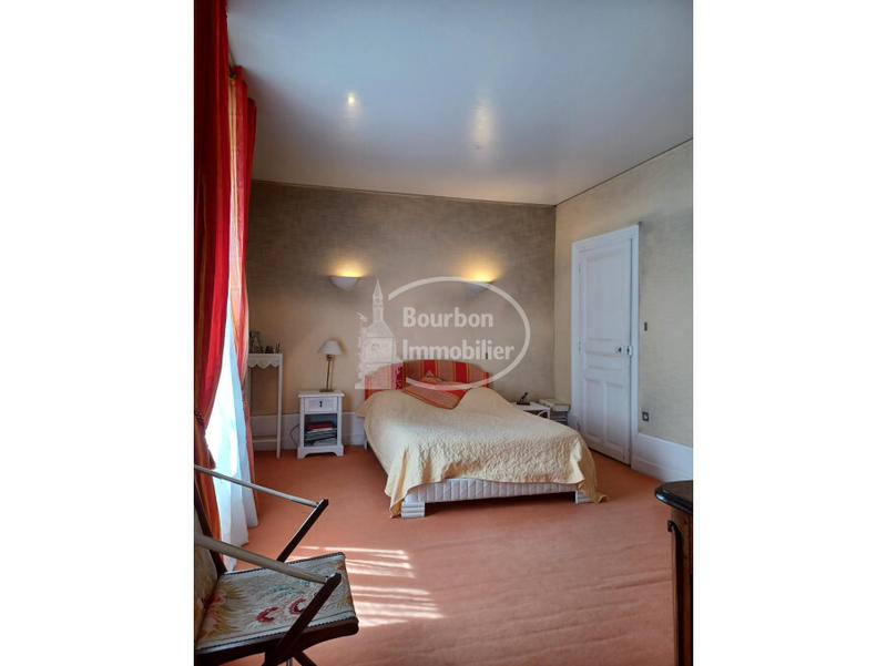 Maison - 303 m² - 12 pièces