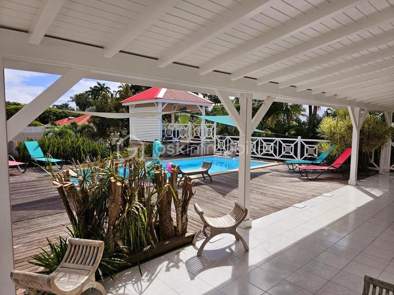 Propriété - 211 m² - 7 pièces