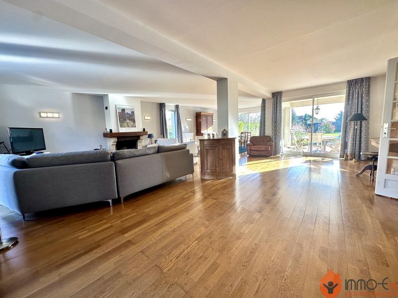 Maison - 230 m² - 8 pièces