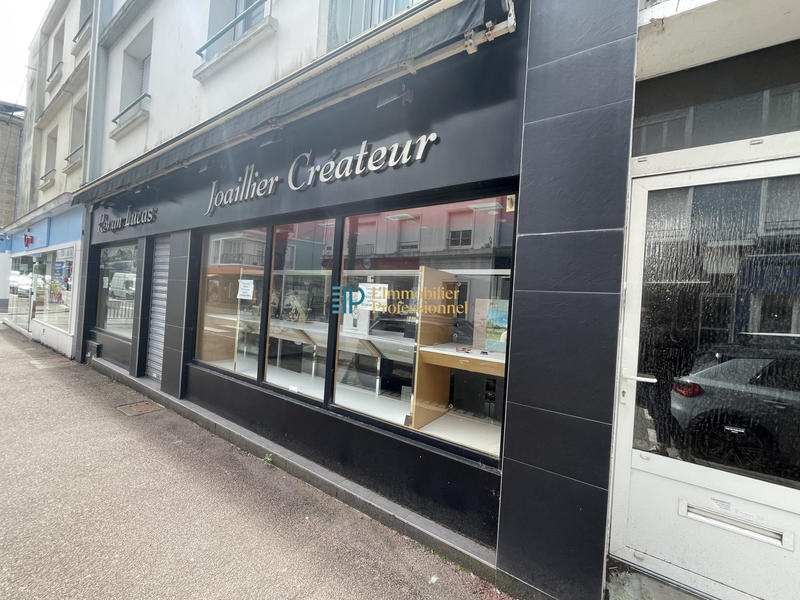 Local commercial - 155 m² - 5 pièces