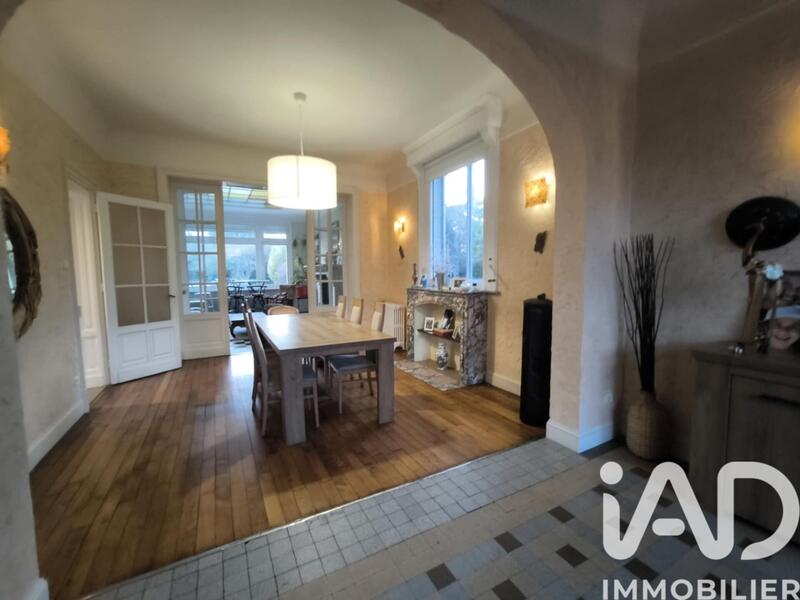 Maison - 287 m² - 12 pièces