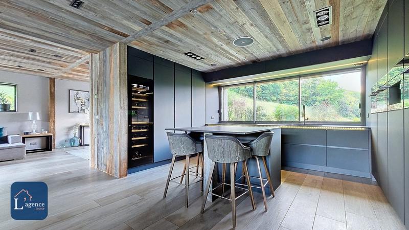 Maison - 219 m² - 7 pièces