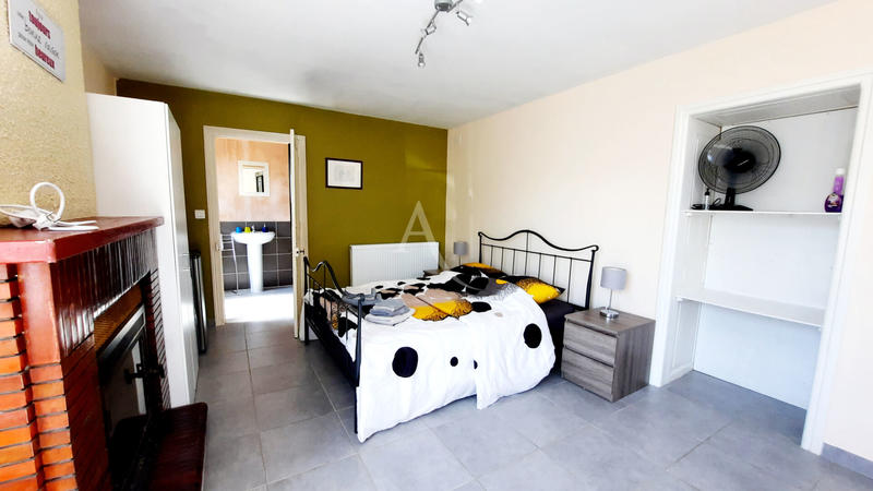 Maison - 297 m² - 9 pièces