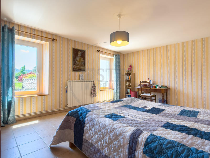 Propriété - 295 m² - 8 pièces