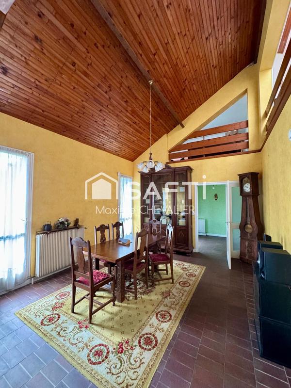 Maison - 250 m² - 8 pièces