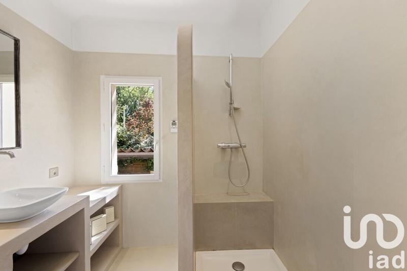 Maison - 220 m² - 5 pièces