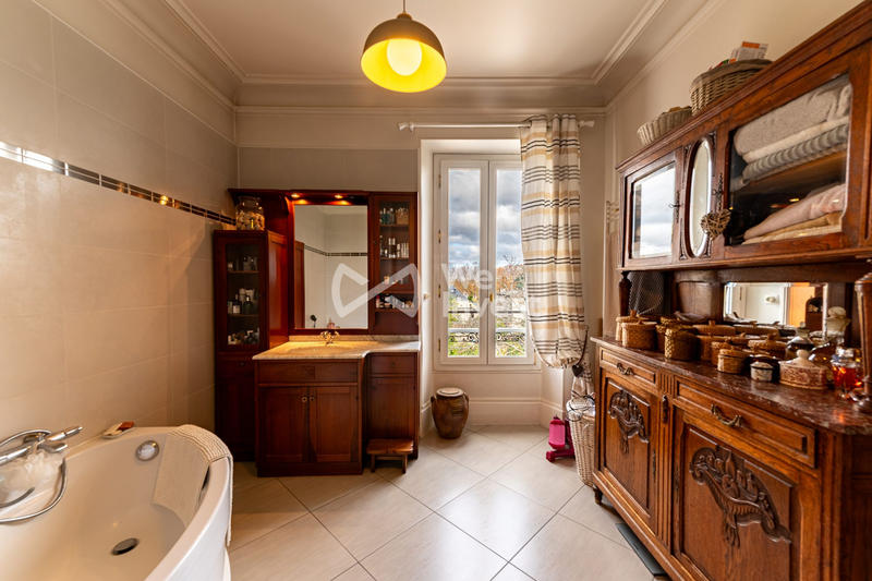 Maison - 195 m² - 9 pièces