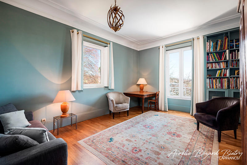 Appartement - 213 m² - 8 pièces