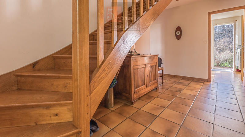 Maison - 210 m² - 6 pièces