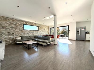 Maison - 244 m² - 10 pièces