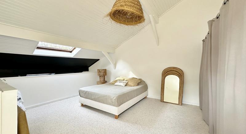 Villa - 222 m² - 10 pièces