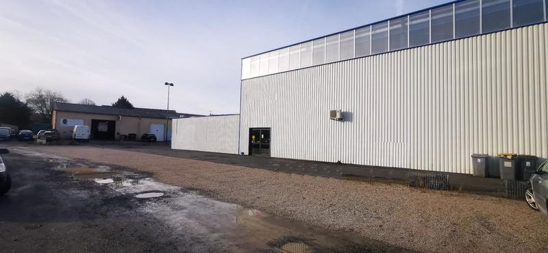 Local d'activité / Entrepôt - 1 790 m² - 10 pièces