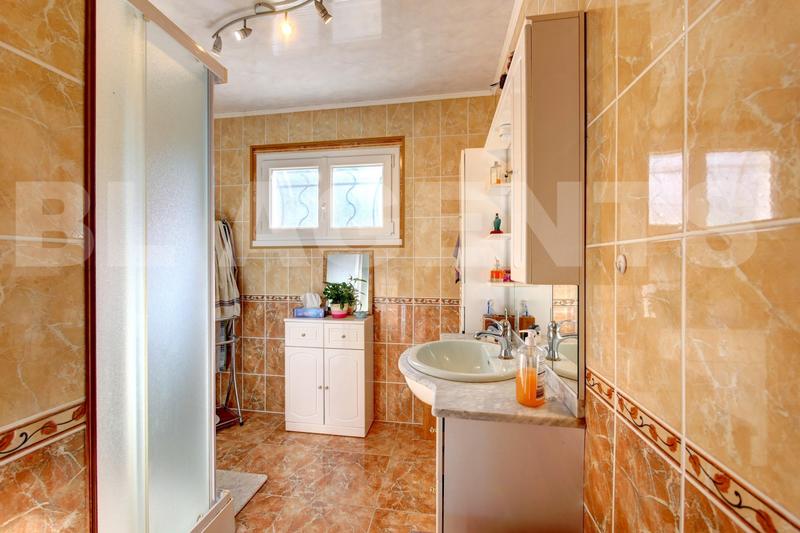 Maison traditionnelle - 191 m² - 9 pièces