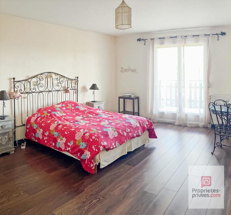 Maison - 230 m² - 8 pièces