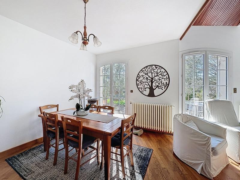 Maison - 220 m² - 8 pièces