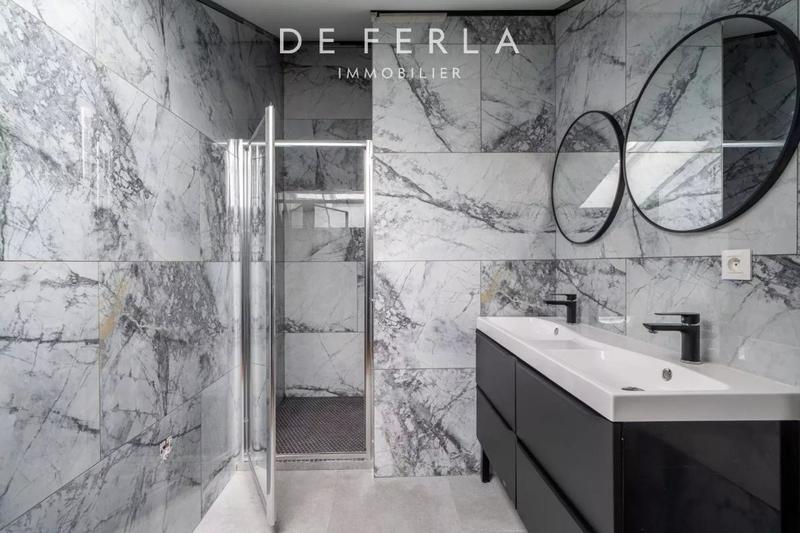 Loft - 244 m² - 6 pièces