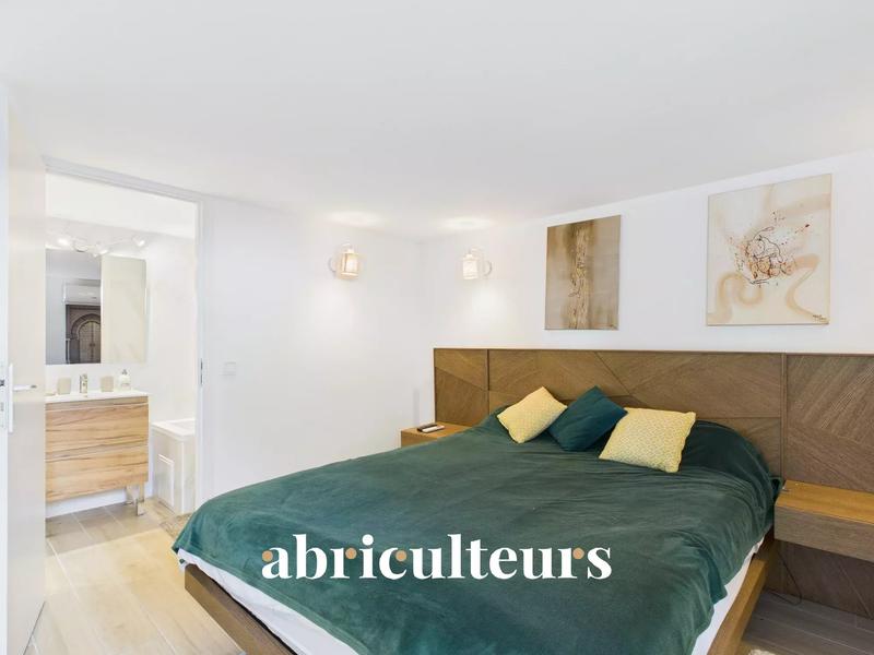 Maison - 227 m² - 7 pièces