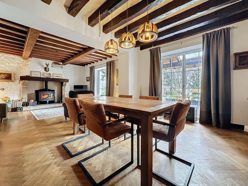 Maison - 340 m² - 15 pièces