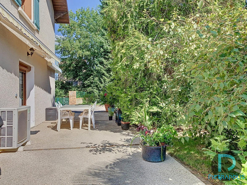 Maison - 202 m² - 6 pièces