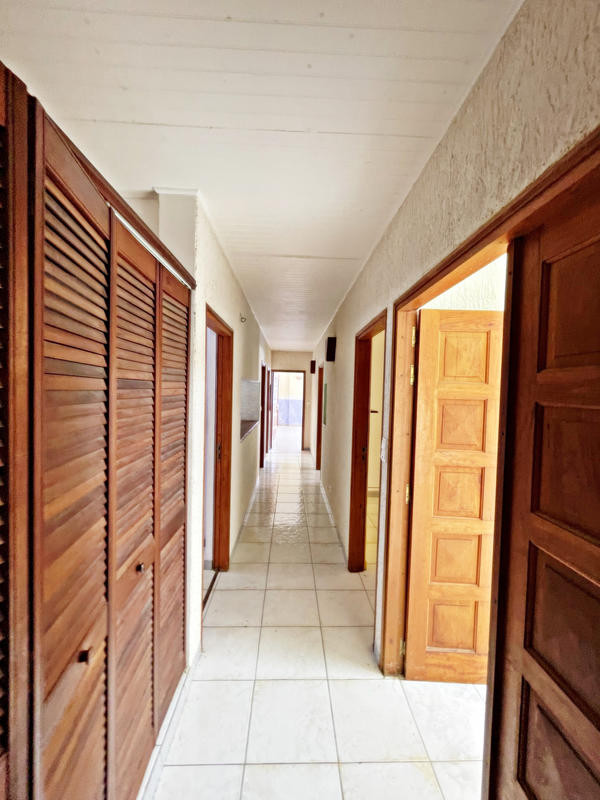 Maison - 317 m² - 8 pièces