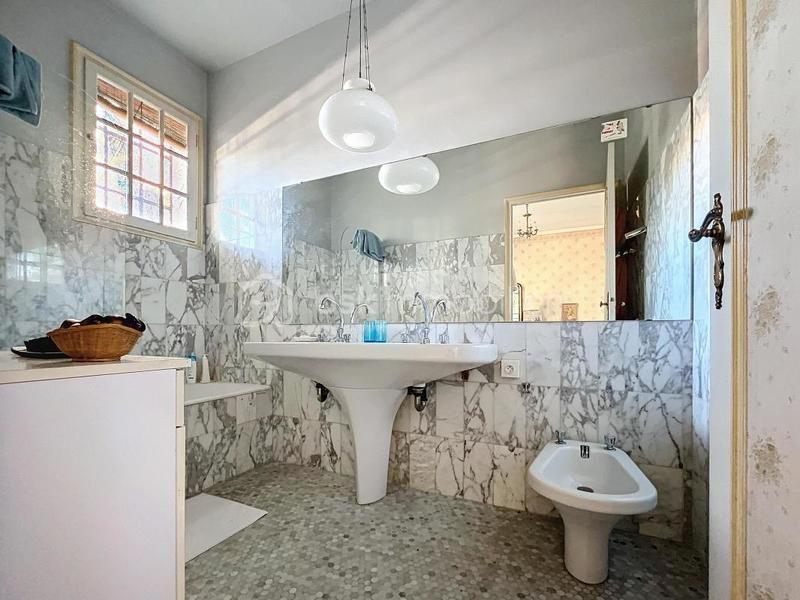 Maison - 280 m² - 10 pièces