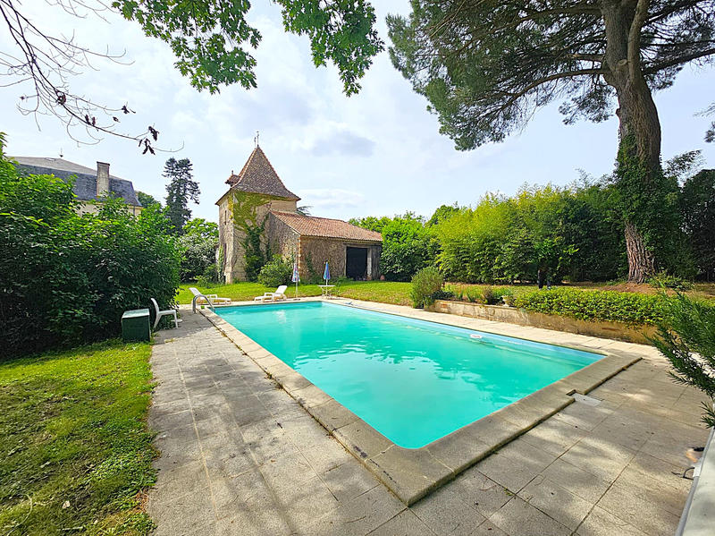 Maison - 302 m² - 8 pièces