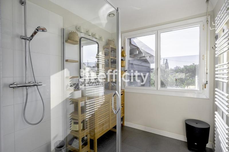 Villa - 223 m² - 7 pièces