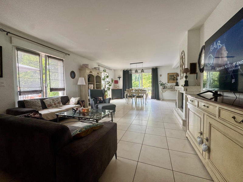 Maison - 238 m² - 7 pièces