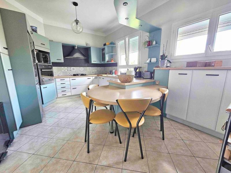 Maison - 202 m² - 8 pièces