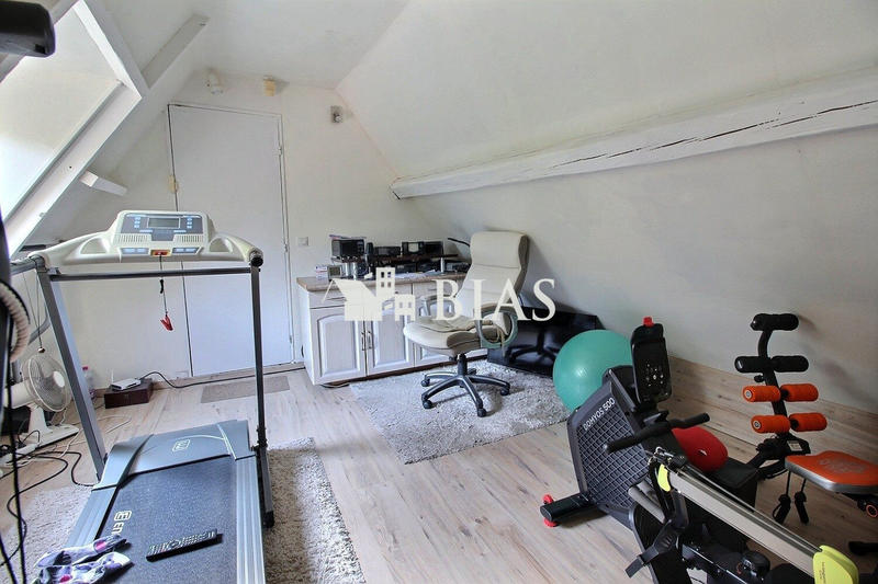 Maison - 220 m² - 7 pièces