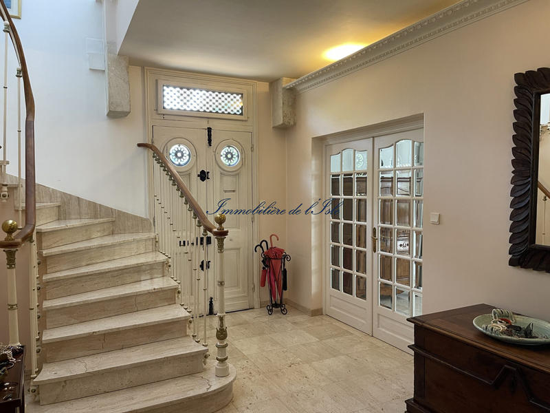 Maison - 285 m² - 8 pièces