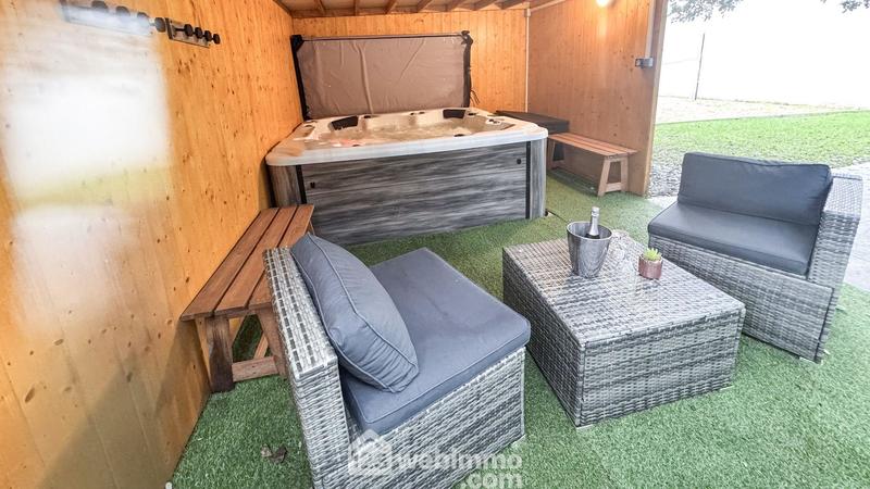 Maison - 180 m² - 9 pièces